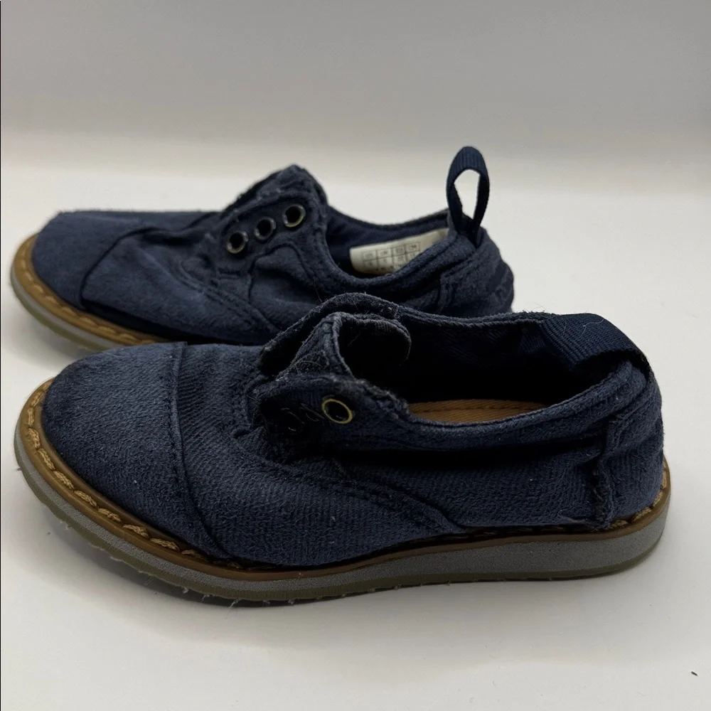 TOMS Tiny TOMS Navy Twill Brogue Sneakers Toddler Size 6 Slip-On Casual Shoes - Picture 7 of 13